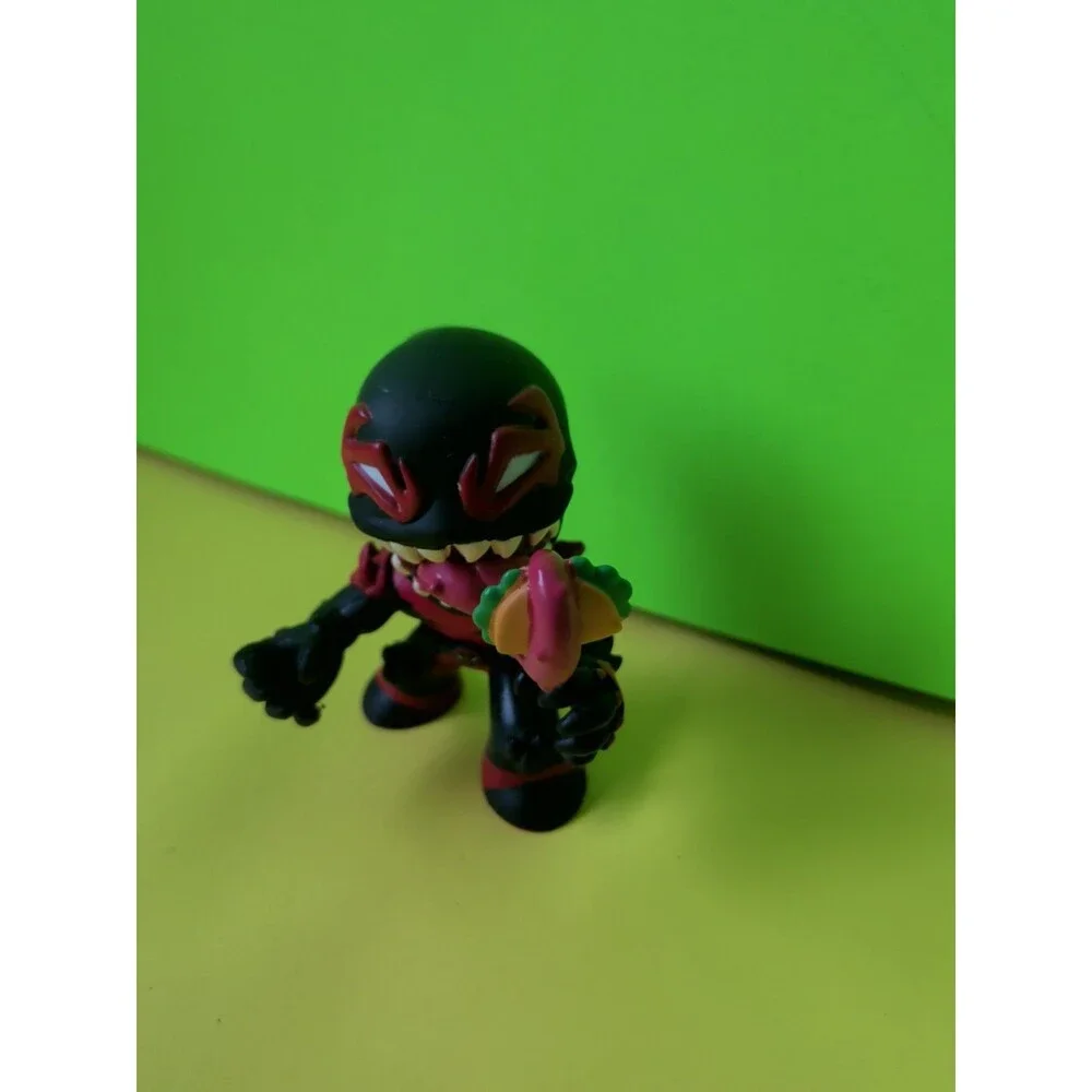 Funko Mini Venom Deadpool Marvel w/ Tongue & Taco Bobble Head